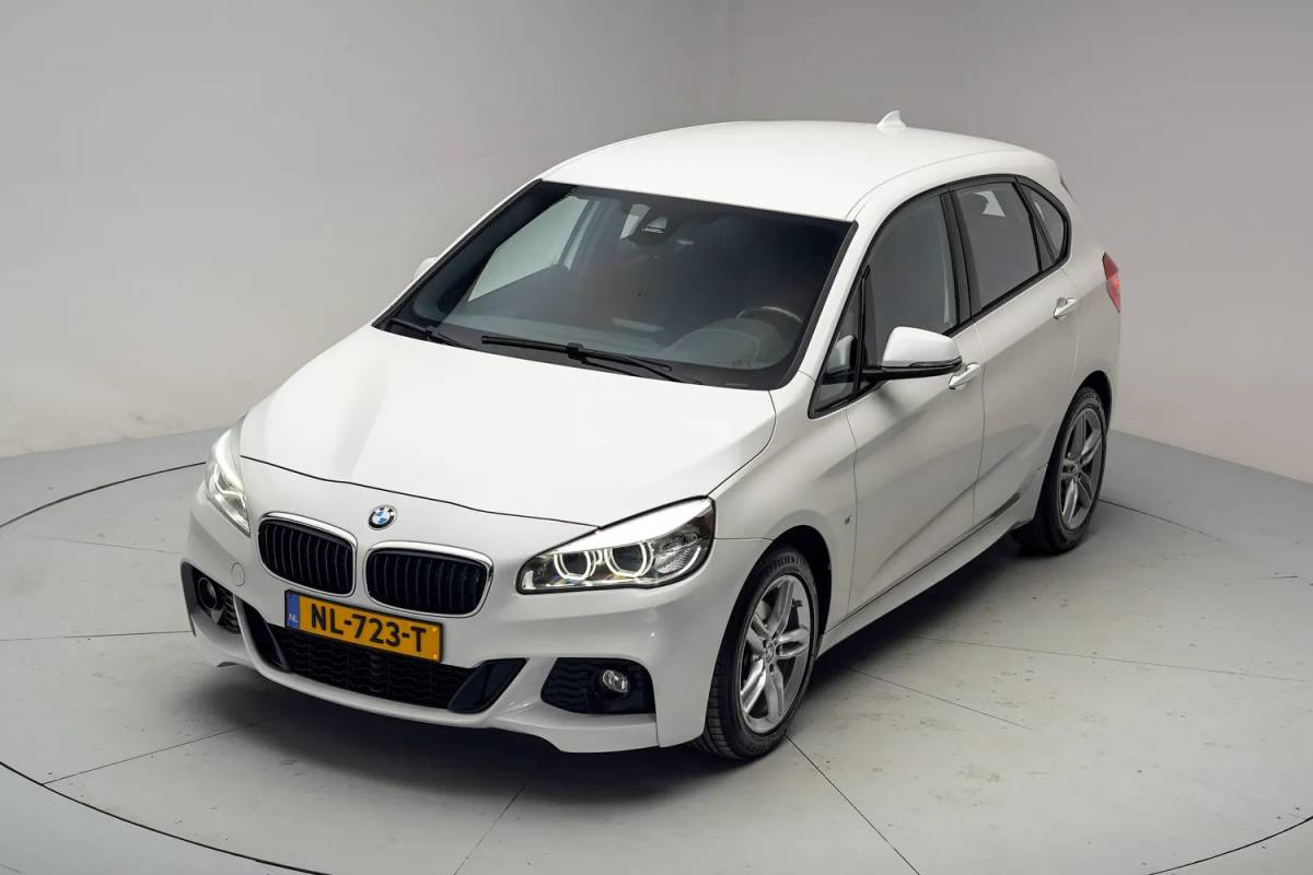 BMW 2 Serie BMW 2-serie Active Tourer 218i M Sport Executive Aut. [ Navi PDC Sfeerverlichting ]