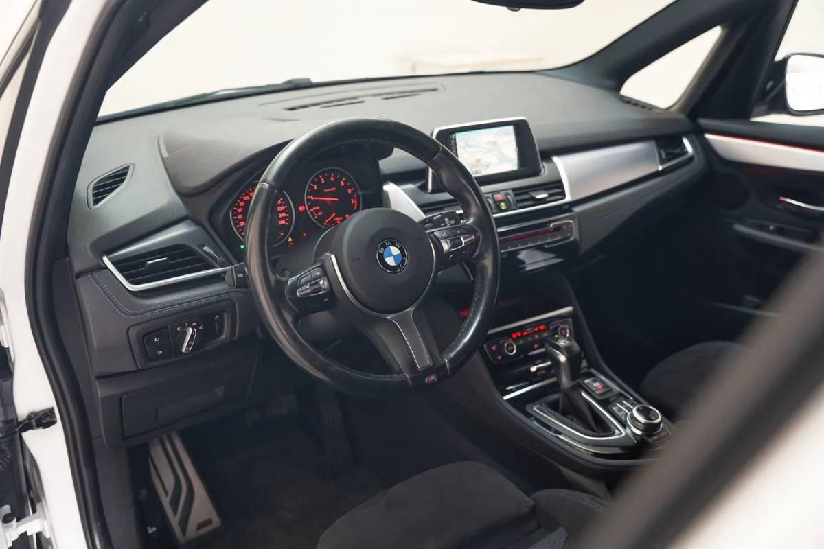 BMW 2 Serie BMW 2-serie Active Tourer 218i M Sport Executive Aut. [ Navi PDC Sfeerverlichting ]