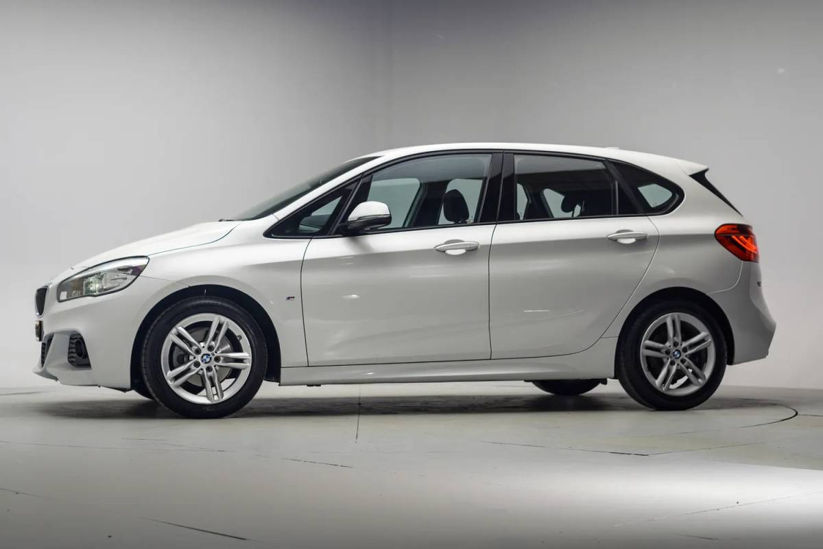 BMW 2 Serie BMW 2-serie Active Tourer 218i M Sport Executive Aut. [ Navi PDC Sfeerverlichting ]