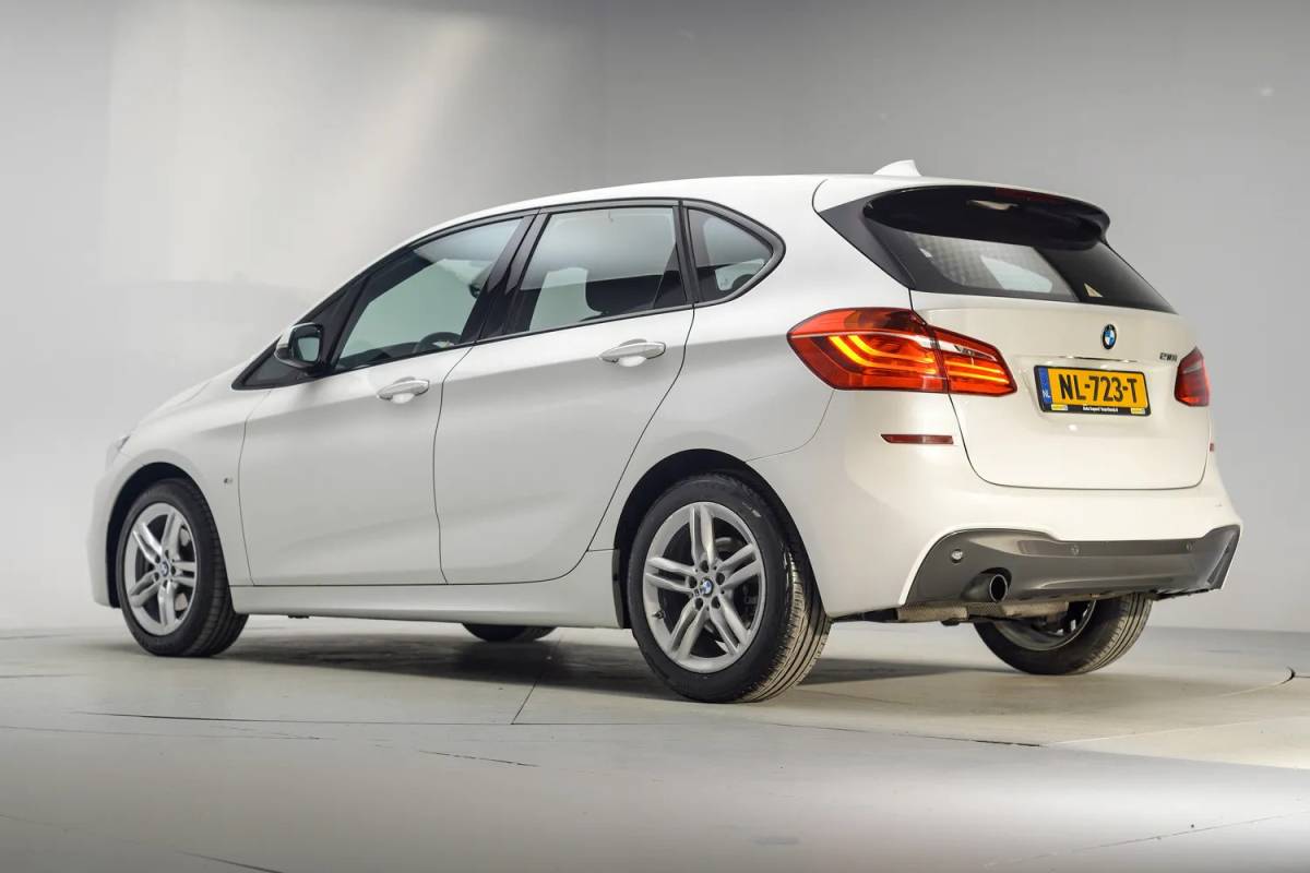 BMW 2 Serie BMW 2-serie Active Tourer 218i M Sport Executive Aut. [ Navi PDC Sfeerverlichting ]