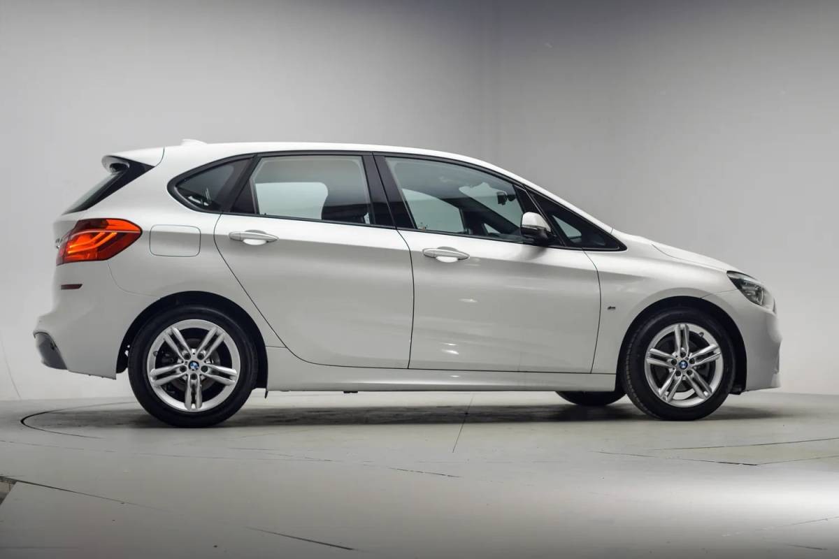 BMW 2 Serie BMW 2-serie Active Tourer 218i M Sport Executive Aut. [ Navi PDC Sfeerverlichting ]