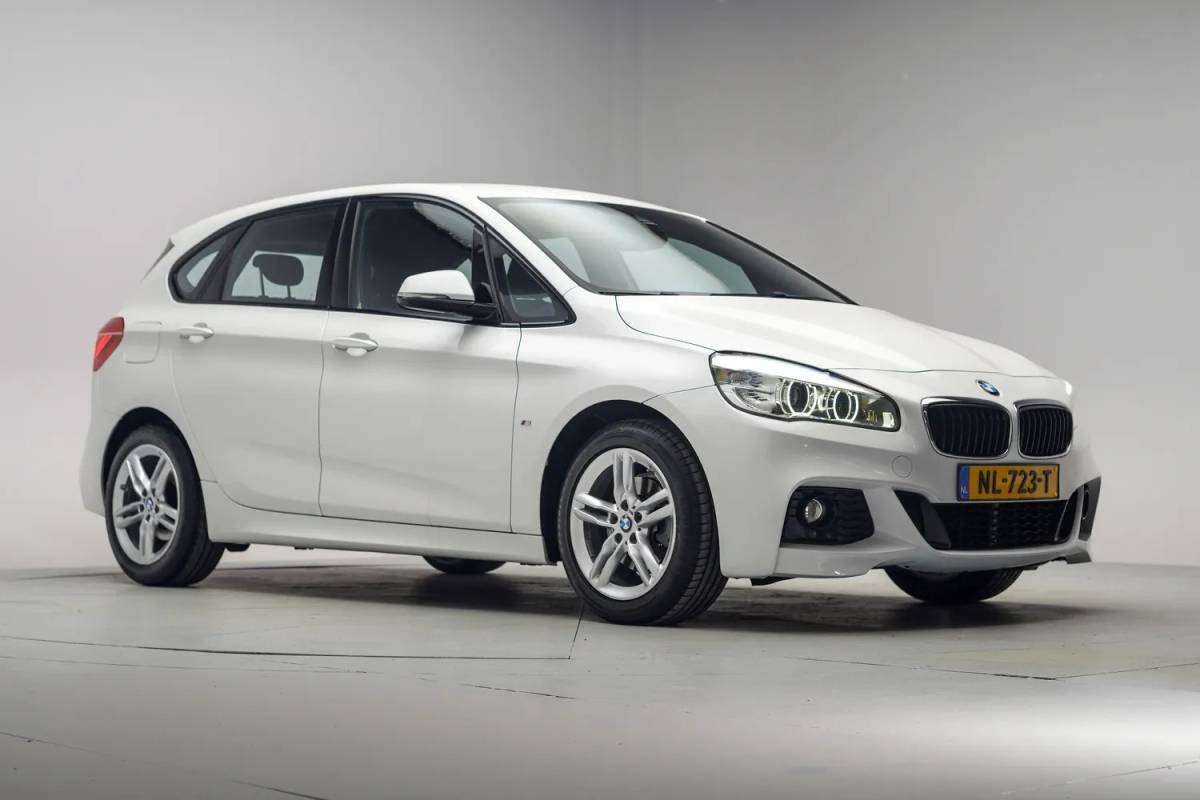 BMW 2 Serie BMW 2-serie Active Tourer 218i M Sport Executive Aut. [ Navi PDC Sfeerverlichting ]