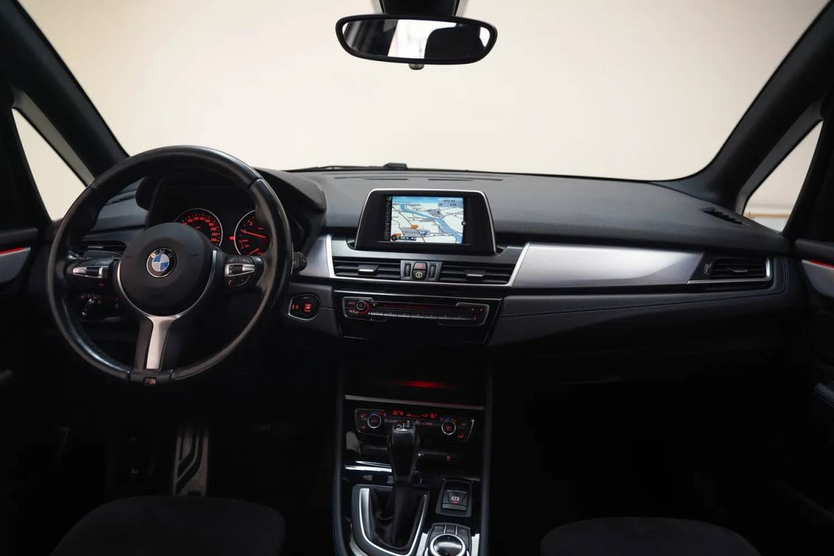 BMW 2 Serie BMW 2-serie Active Tourer 218i M Sport Executive Aut. [ Navi PDC Sfeerverlichting ]