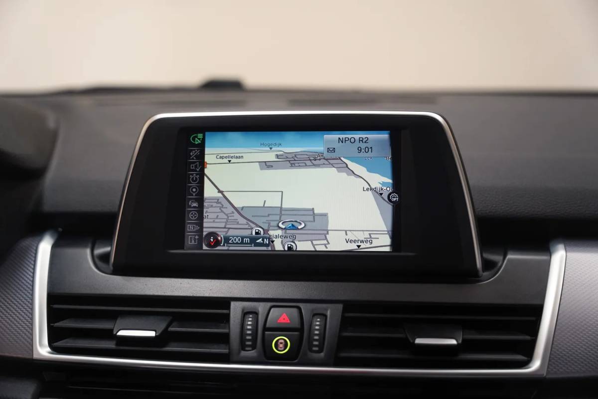 BMW 2 Serie BMW 2-serie Active Tourer 218i M Sport Executive Aut. [ Navi PDC Sfeerverlichting ]