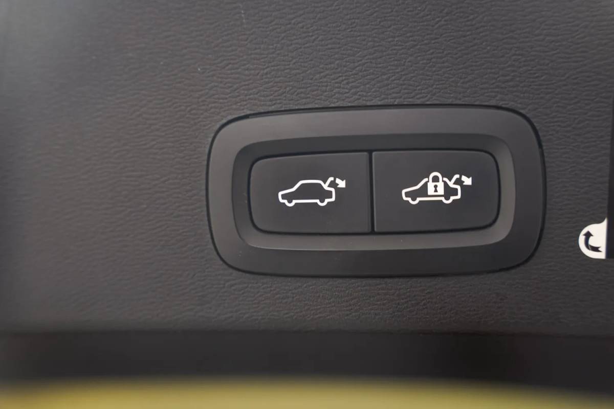 Volvo XC40 Volvo XC40 T5 Recharge Inscription Expression [ LED Navi Camera Apple/Android ]