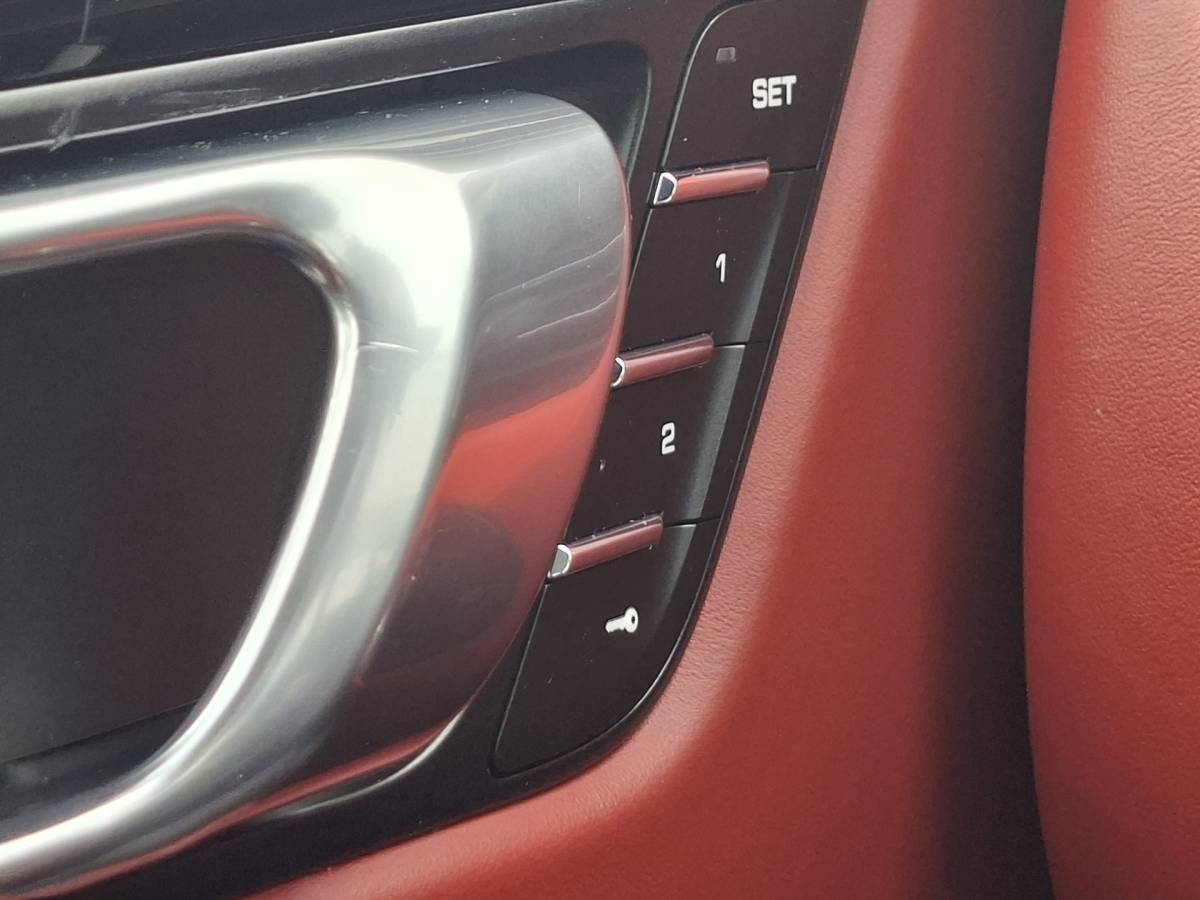 Porsche Macan Porsche Macan 3.0 S 354PK Adap.Cruise Pano Luchtv Carplay Krijtgrijs Memory BOSE