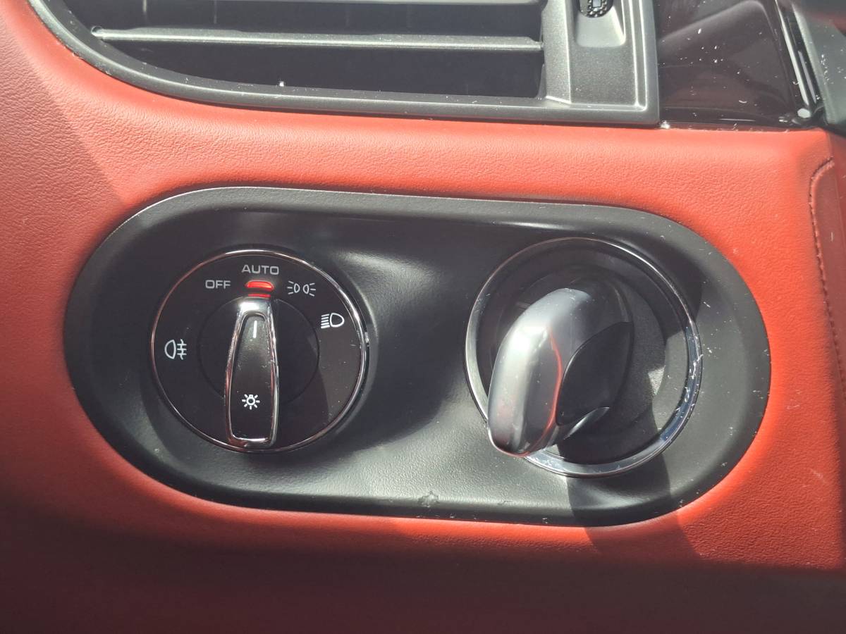 Porsche Macan Porsche Macan 3.0 S 354PK Adap.Cruise Pano Luchtv Carplay Krijtgrijs Memory BOSE