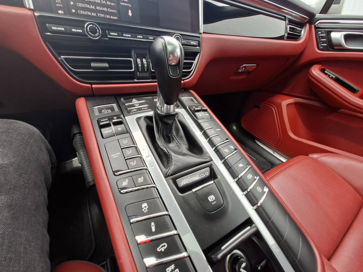 Porsche Macan Porsche Macan 3.0 S 354PK Adap.Cruise Pano Luchtv Carplay Krijtgrijs Memory BOSE