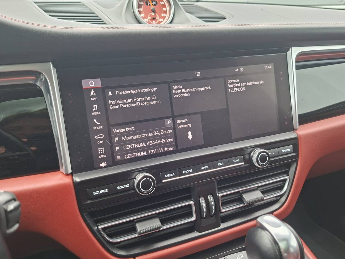 Porsche Macan Porsche Macan 3.0 S 354PK Adap.Cruise Pano Luchtv Carplay Krijtgrijs Memory BOSE