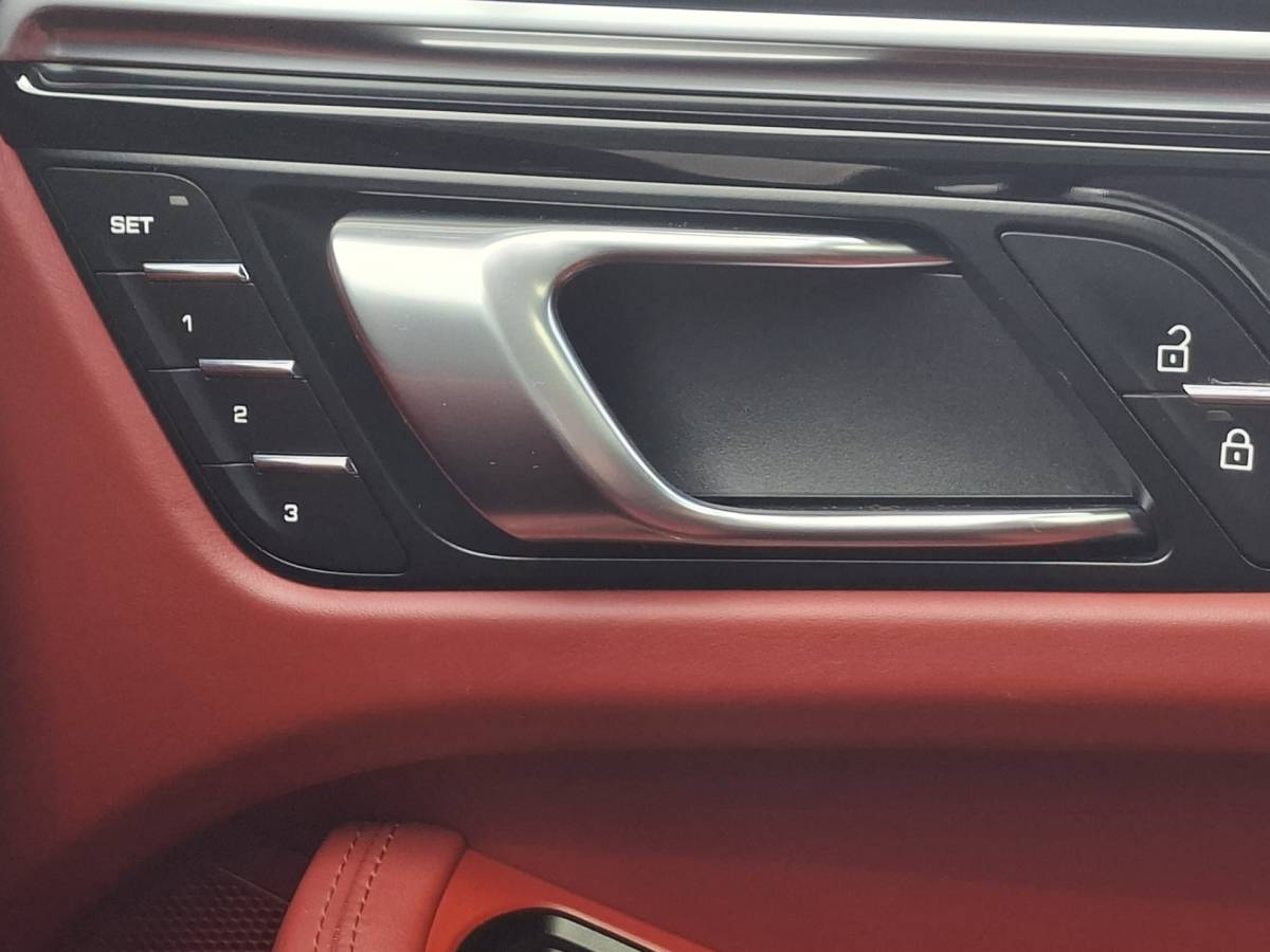 Porsche Macan Porsche Macan 3.0 S 354PK Adap.Cruise Pano Luchtv Carplay Krijtgrijs Memory BOSE