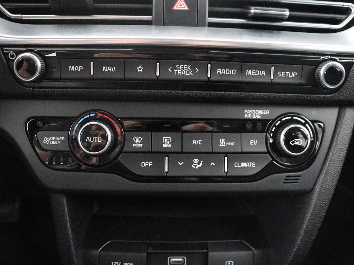 Kia e-Niro Kia e-Niro ComfortLine 64 kWh | SOH 93,9% | Half leder | Adaptive cruise | Carplay | Navigatie | Bluetooth | Camera | Climate control | Park assist | Trekhaak