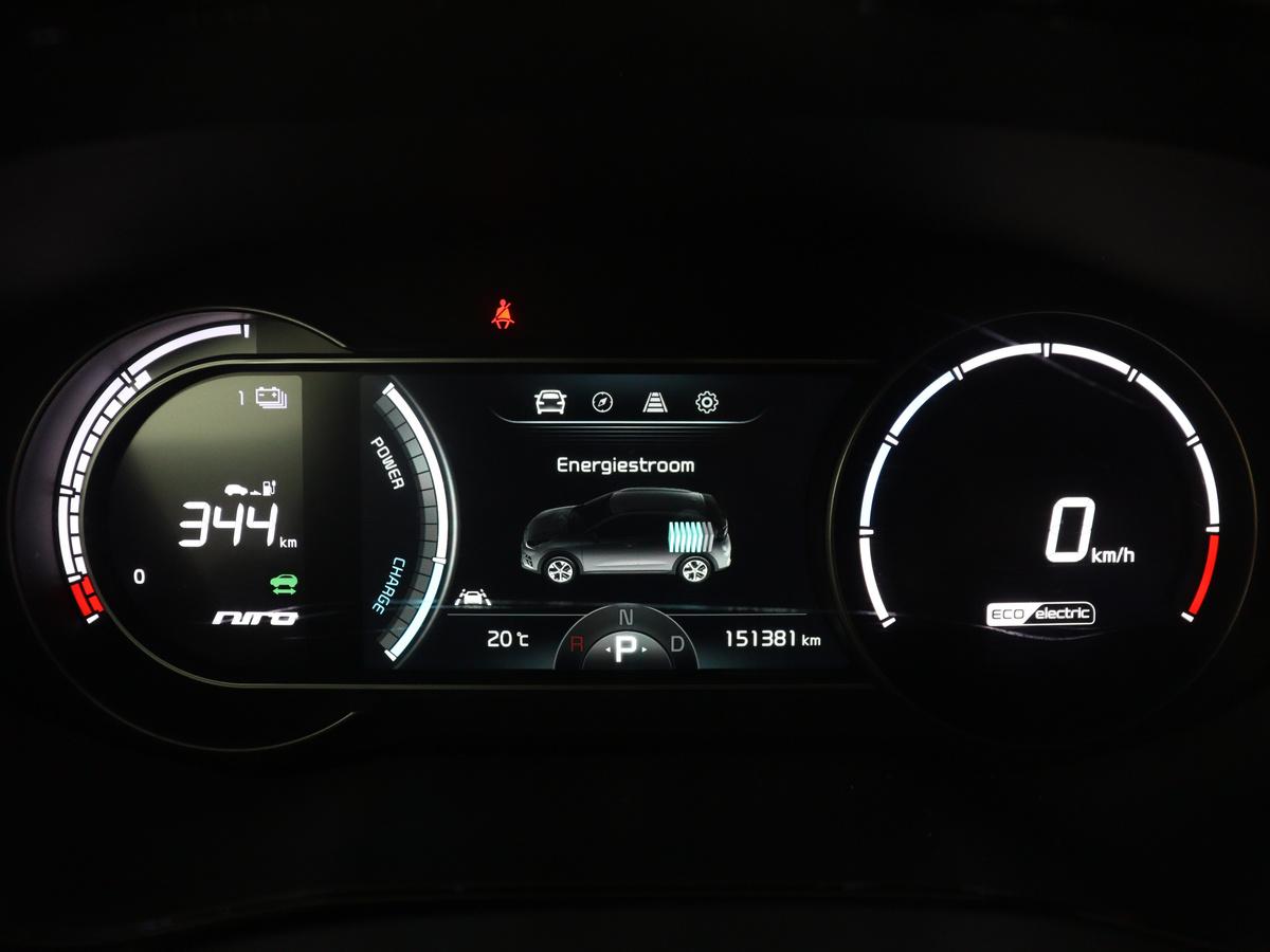 Kia e-Niro Kia e-Niro ComfortLine 64 kWh | SOH 93,9% | Half leder | Adaptive cruise | Carplay | Navigatie | Bluetooth | Camera | Climate control | Park assist | Trekhaak