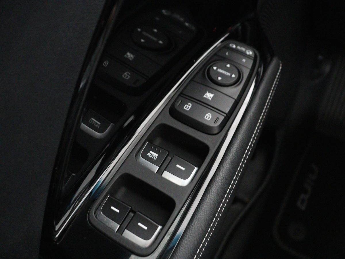 Kia e-Niro Kia e-Niro ComfortLine 64 kWh | SOH 93,9% | Half leder | Adaptive cruise | Carplay | Navigatie | Bluetooth | Camera | Climate control | Park assist | Trekhaak