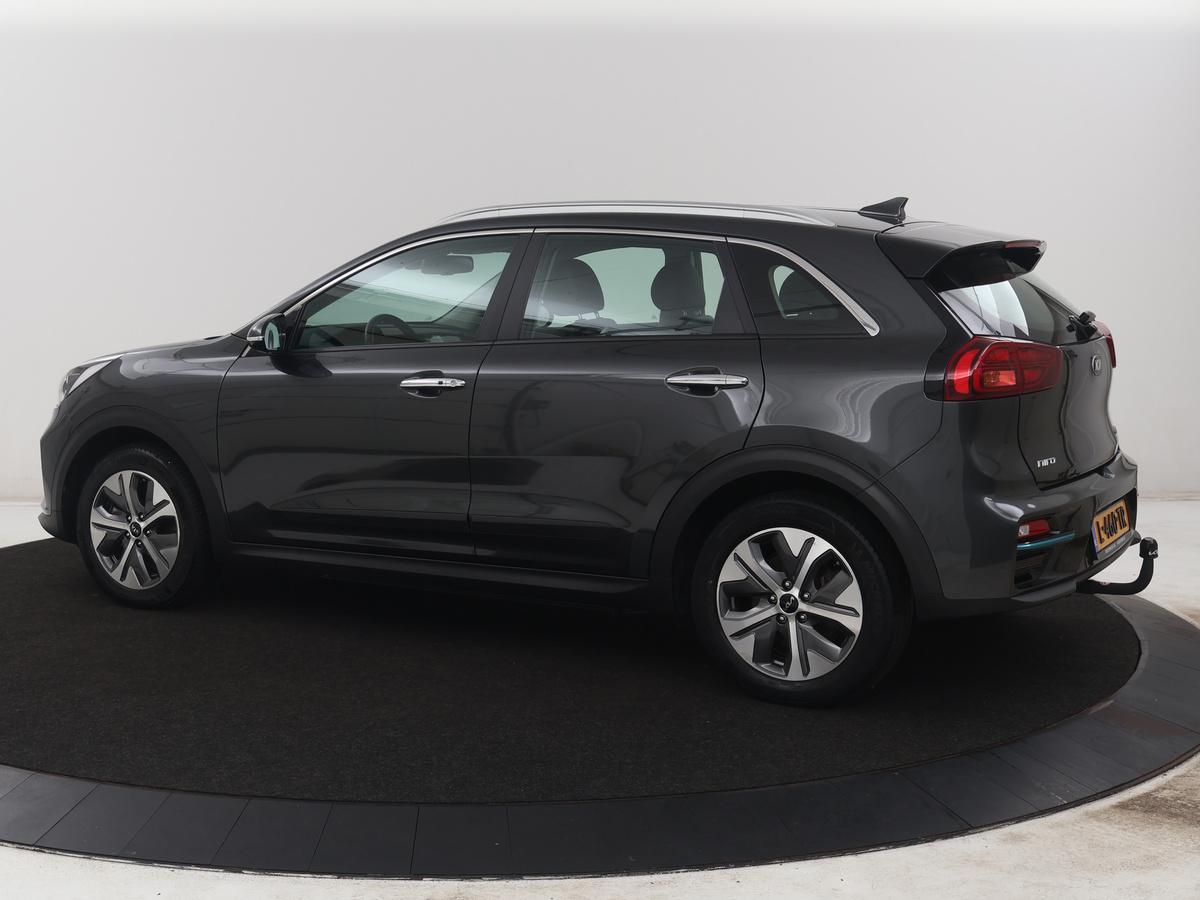 Kia e-Niro Kia e-Niro ComfortLine 64 kWh | SOH 93,9% | Half leder | Adaptive cruise | Carplay | Navigatie | Bluetooth | Camera | Climate control | Park assist | Trekhaak
