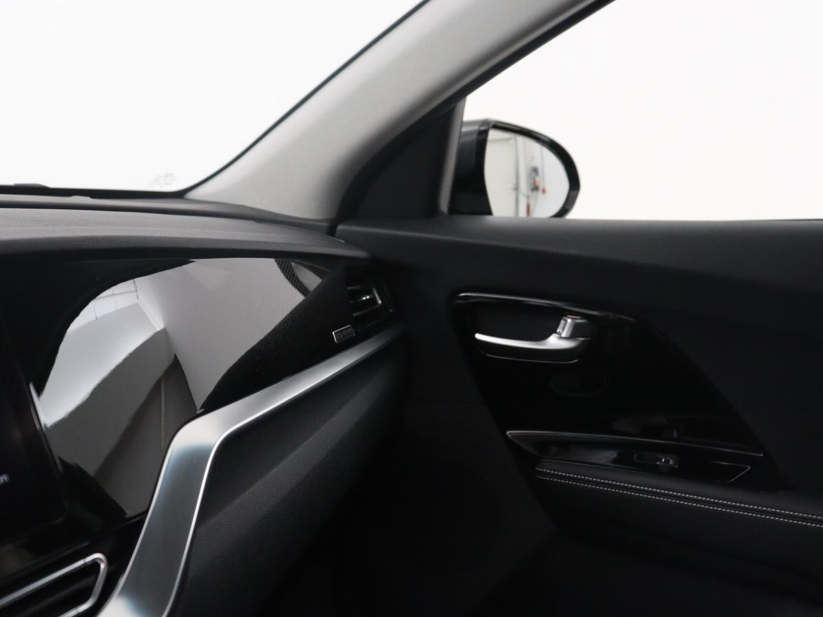 Kia e-Niro Kia e-Niro ComfortLine 64 kWh | SOH 93,9% | Half leder | Adaptive cruise | Carplay | Navigatie | Bluetooth | Camera | Climate control | Park assist | Trekhaak