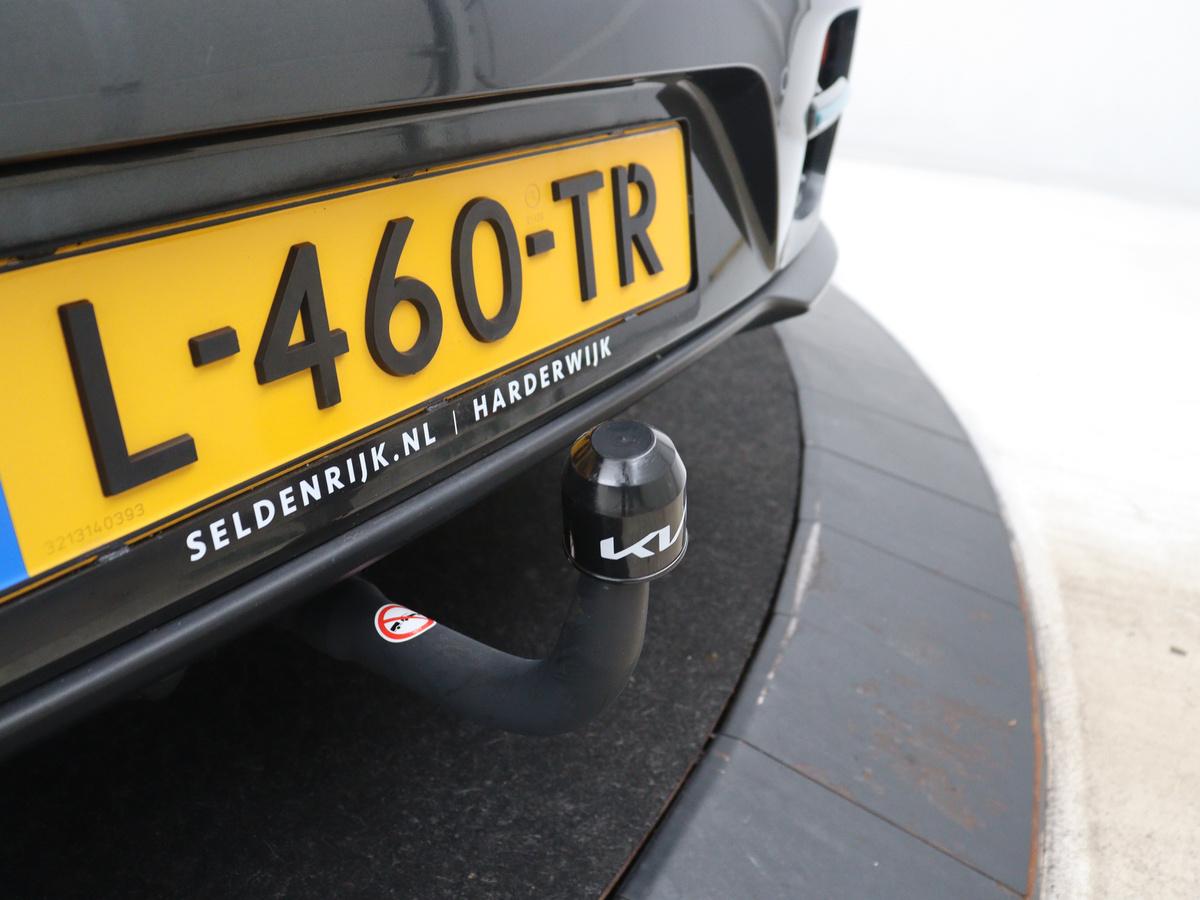 Kia e-Niro Kia e-Niro ComfortLine 64 kWh | SOH 93,9% | Half leder | Adaptive cruise | Carplay | Navigatie | Bluetooth | Camera | Climate control | Park assist | Trekhaak