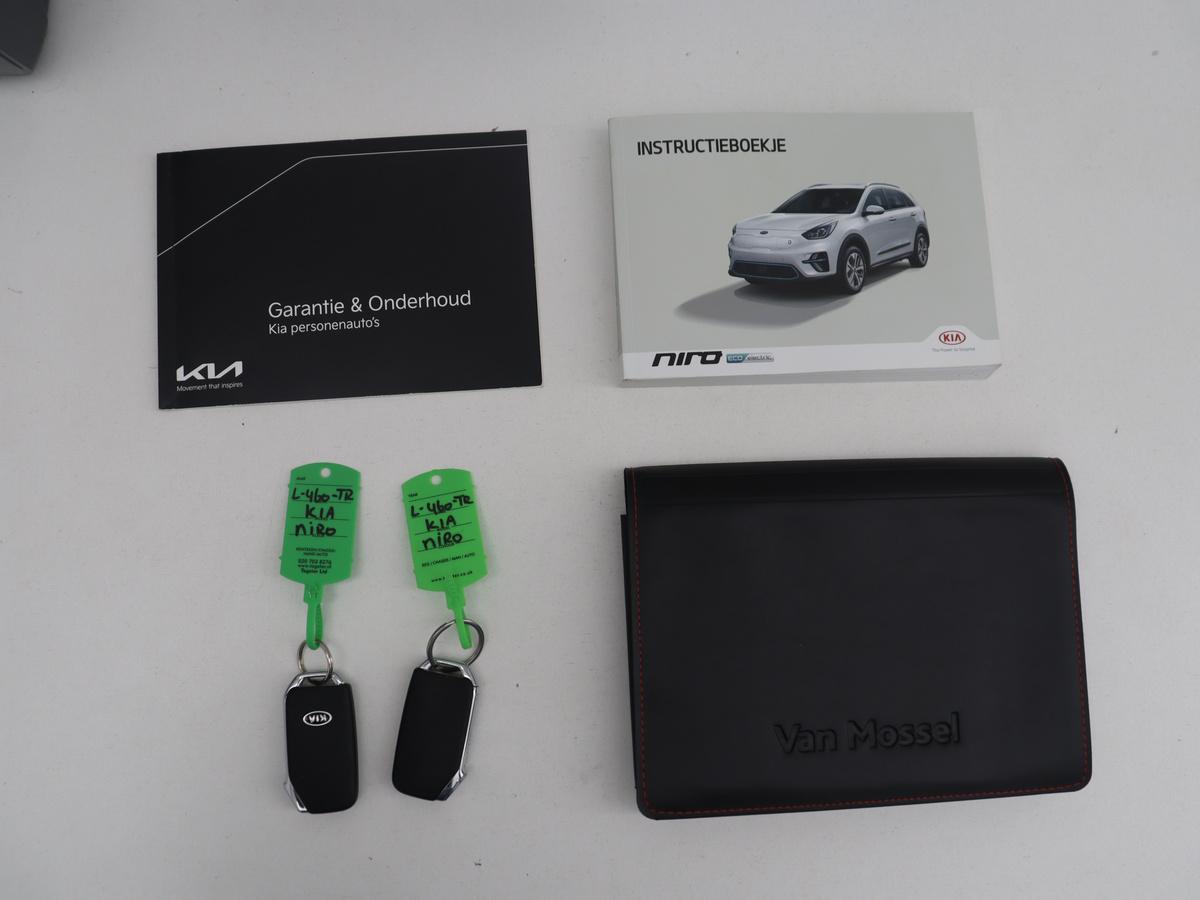Kia e-Niro Kia e-Niro ComfortLine 64 kWh | SOH 93,9% | Half leder | Adaptive cruise | Carplay | Navigatie | Bluetooth | Camera | Climate control | Park assist | Trekhaak