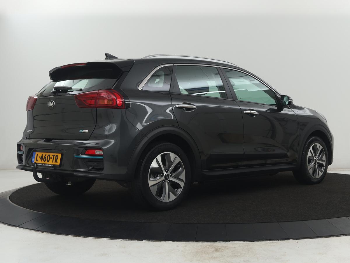 Kia e-Niro Kia e-Niro ComfortLine 64 kWh | SOH 93,9% | Half leder | Adaptive cruise | Carplay | Navigatie | Bluetooth | Camera | Climate control | Park assist | Trekhaak