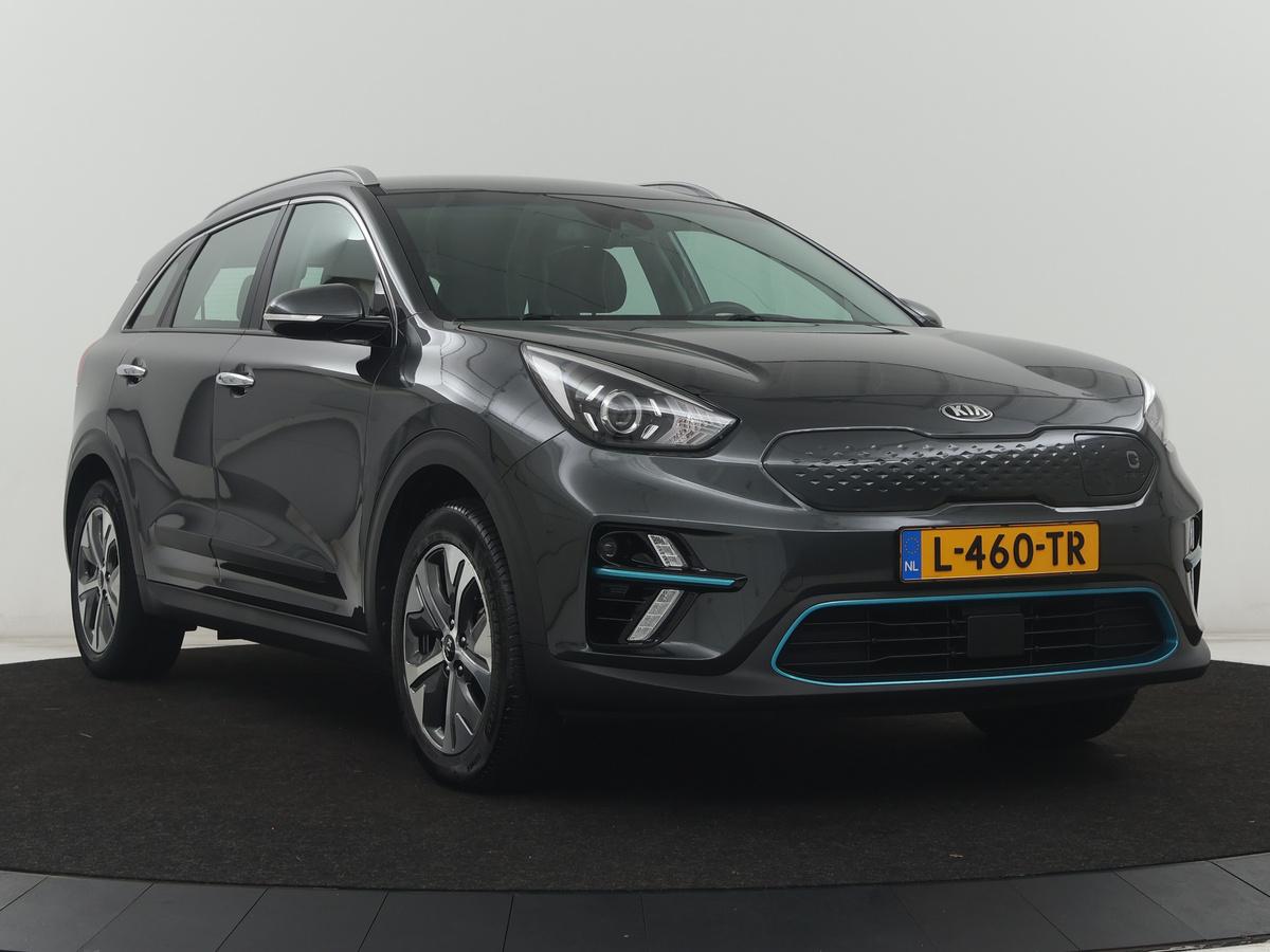Kia e-Niro Kia e-Niro ComfortLine 64 kWh | SOH 93,9% | Half leder | Adaptive cruise | Carplay | Navigatie | Bluetooth | Camera | Climate control | Park assist | Trekhaak