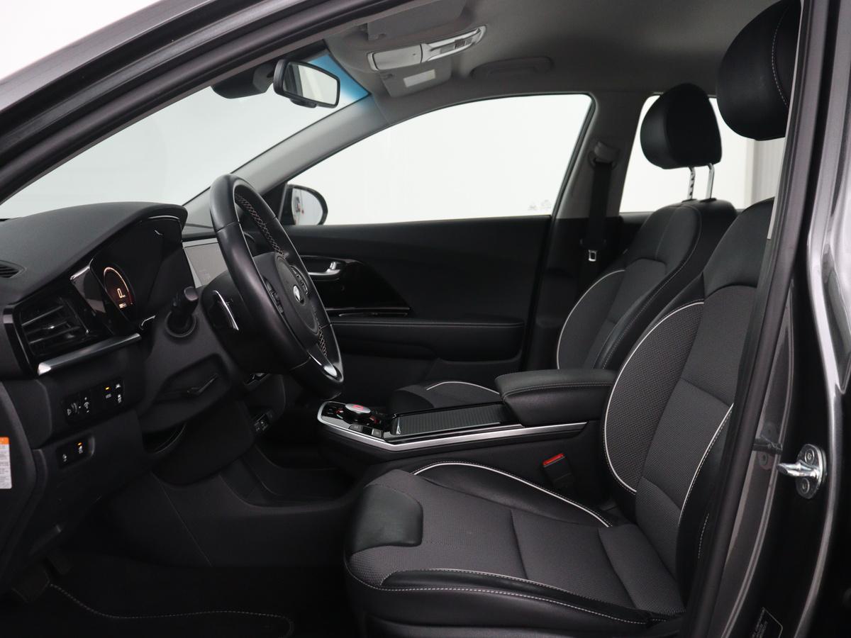 Kia e-Niro Kia e-Niro ComfortLine 64 kWh | SOH 93,9% | Half leder | Adaptive cruise | Carplay | Navigatie | Bluetooth | Camera | Climate control | Park assist | Trekhaak