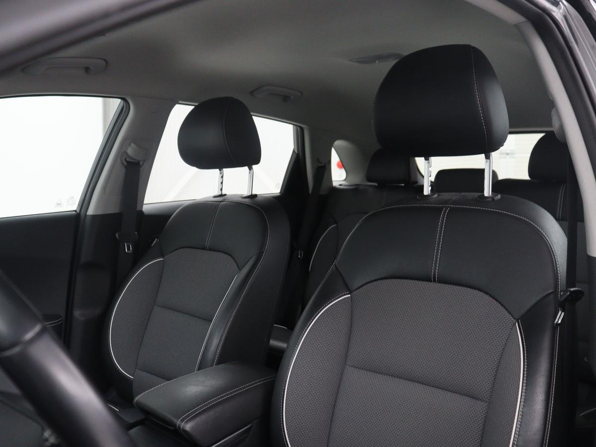 Kia e-Niro Kia e-Niro ComfortLine 64 kWh | SOH 93,9% | Half leder | Adaptive cruise | Carplay | Navigatie | Bluetooth | Camera | Climate control | Park assist | Trekhaak