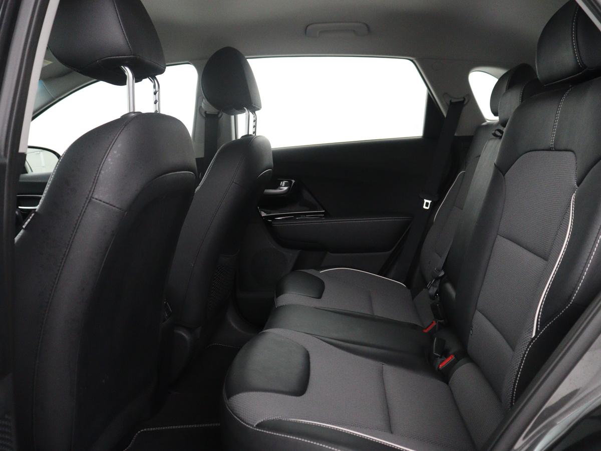 Kia e-Niro Kia e-Niro ComfortLine 64 kWh | SOH 93,9% | Half leder | Adaptive cruise | Carplay | Navigatie | Bluetooth | Camera | Climate control | Park assist | Trekhaak