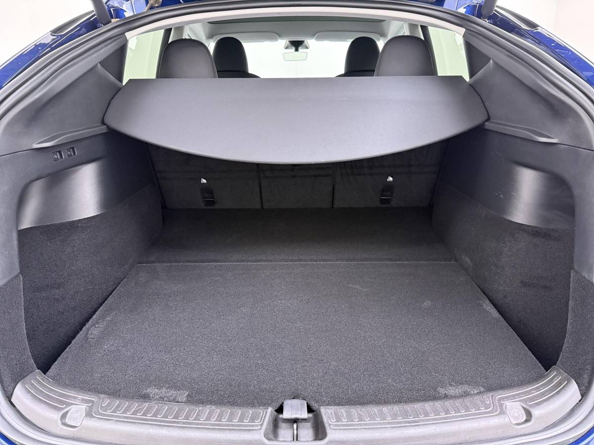 Tesla Model Y Tesla Model Y Long Range AWD 75 kWh 1E EIGENAAR | ORIGINEEL NL AUTO | SOH 97% | RIJKLAAR GELEVERD | TESLA FABRIEKSGARANTIE TOT 03-2027 OF 80.000 KM | TESLA GARANTIE ACCU + AANDRIJFLIJN T/M 03-2031 OF 192.000 KM