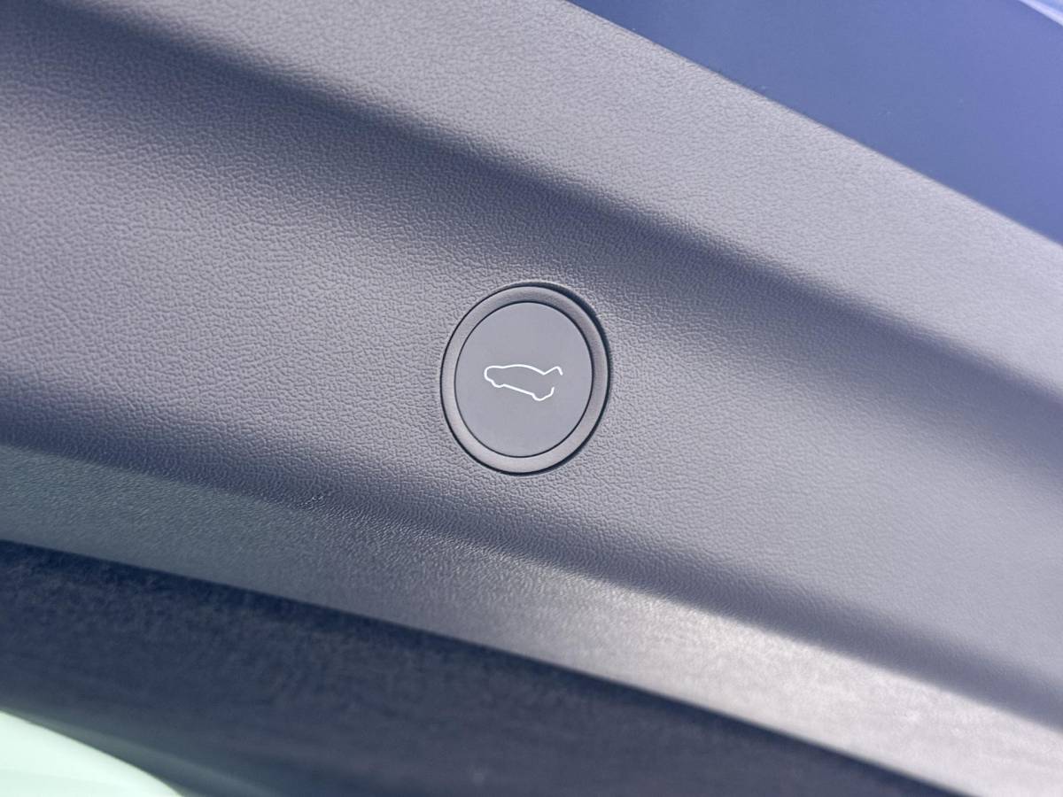 Tesla Model Y Tesla Model Y Long Range AWD 75 kWh 1E EIGENAAR | ORIGINEEL NL AUTO | SOH 97% | RIJKLAAR GELEVERD | TESLA FABRIEKSGARANTIE TOT 03-2027 OF 80.000 KM | TESLA GARANTIE ACCU + AANDRIJFLIJN T/M 03-2031 OF 192.000 KM