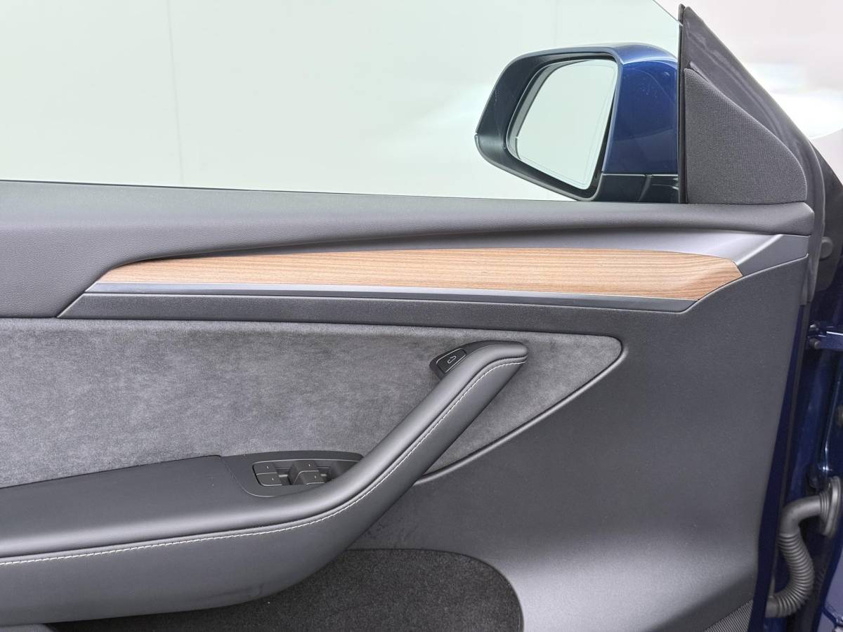 Tesla Model Y Tesla Model Y Long Range AWD 75 kWh 1E EIGENAAR | ORIGINEEL NL AUTO | SOH 97% | RIJKLAAR GELEVERD | TESLA FABRIEKSGARANTIE TOT 03-2027 OF 80.000 KM | TESLA GARANTIE ACCU + AANDRIJFLIJN T/M 03-2031 OF 192.000 KM