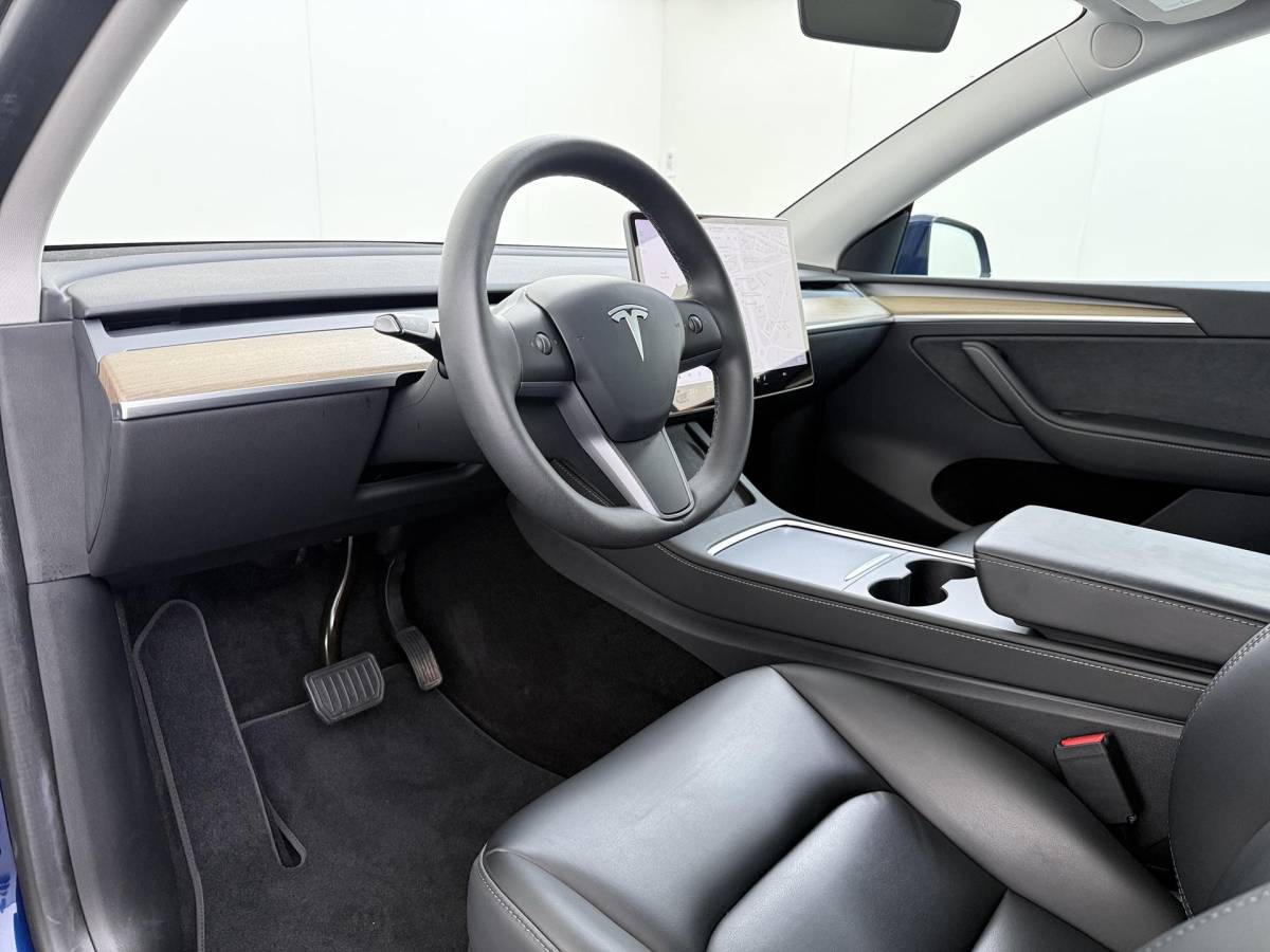 Tesla Model Y Tesla Model Y Long Range AWD 75 kWh 1E EIGENAAR | ORIGINEEL NL AUTO | SOH 97% | RIJKLAAR GELEVERD | TESLA FABRIEKSGARANTIE TOT 03-2027 OF 80.000 KM | TESLA GARANTIE ACCU + AANDRIJFLIJN T/M 03-2031 OF 192.000 KM