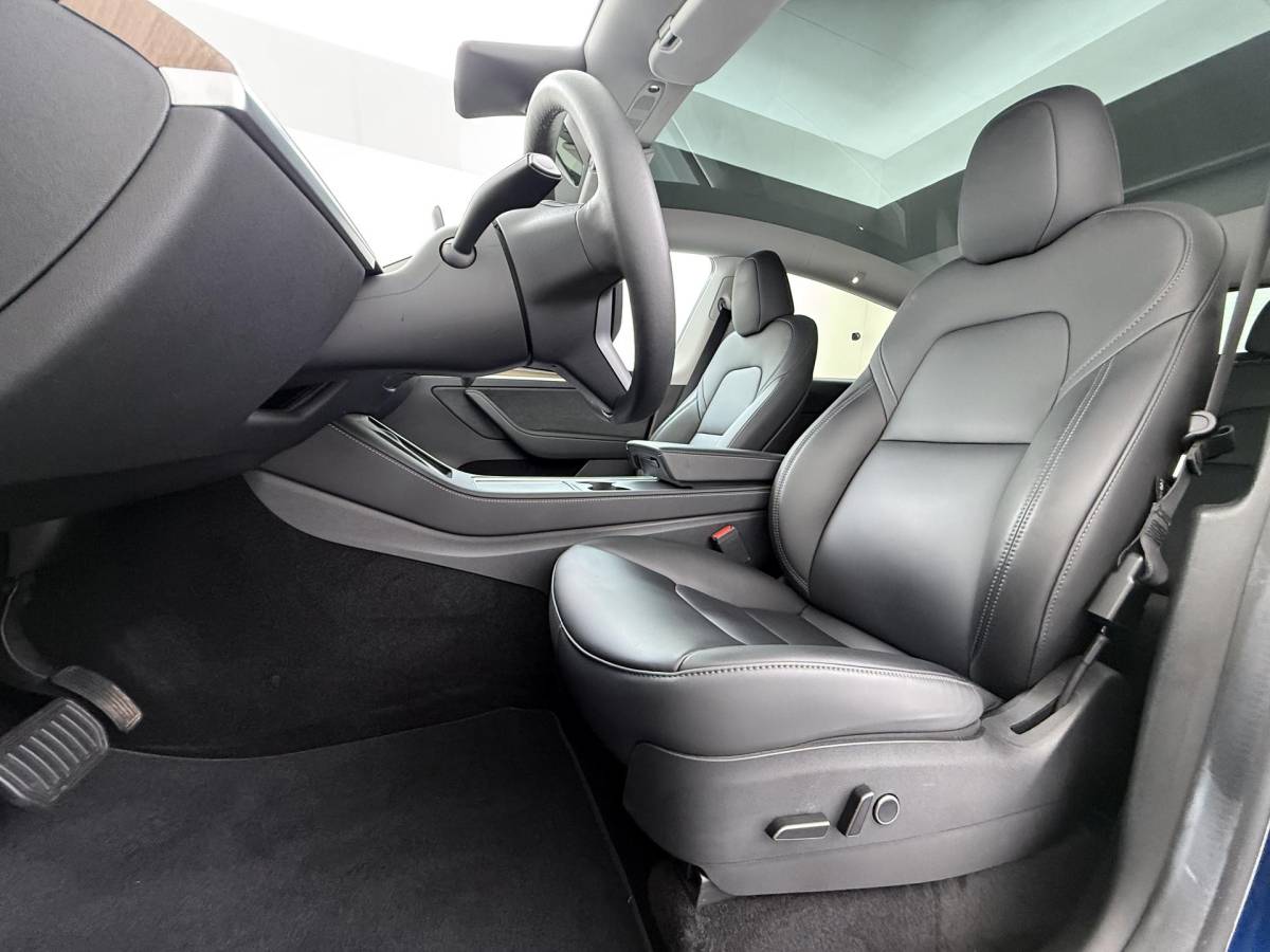Tesla Model Y Tesla Model Y Long Range AWD 75 kWh 1E EIGENAAR | ORIGINEEL NL AUTO | SOH 97% | RIJKLAAR GELEVERD | TESLA FABRIEKSGARANTIE TOT 03-2027 OF 80.000 KM | TESLA GARANTIE ACCU + AANDRIJFLIJN T/M 03-2031 OF 192.000 KM