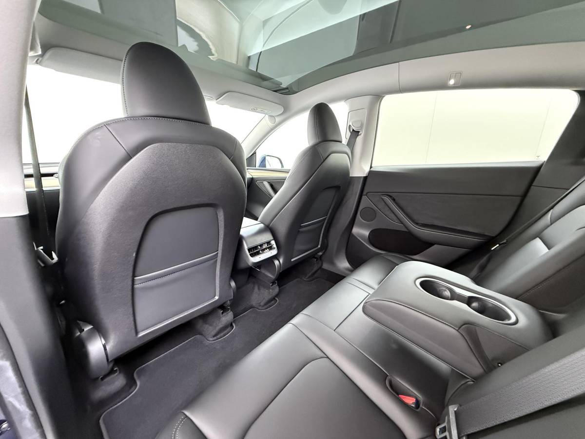 Tesla Model Y Tesla Model Y Long Range AWD 75 kWh 1E EIGENAAR | ORIGINEEL NL AUTO | SOH 97% | RIJKLAAR GELEVERD | TESLA FABRIEKSGARANTIE TOT 03-2027 OF 80.000 KM | TESLA GARANTIE ACCU + AANDRIJFLIJN T/M 03-2031 OF 192.000 KM