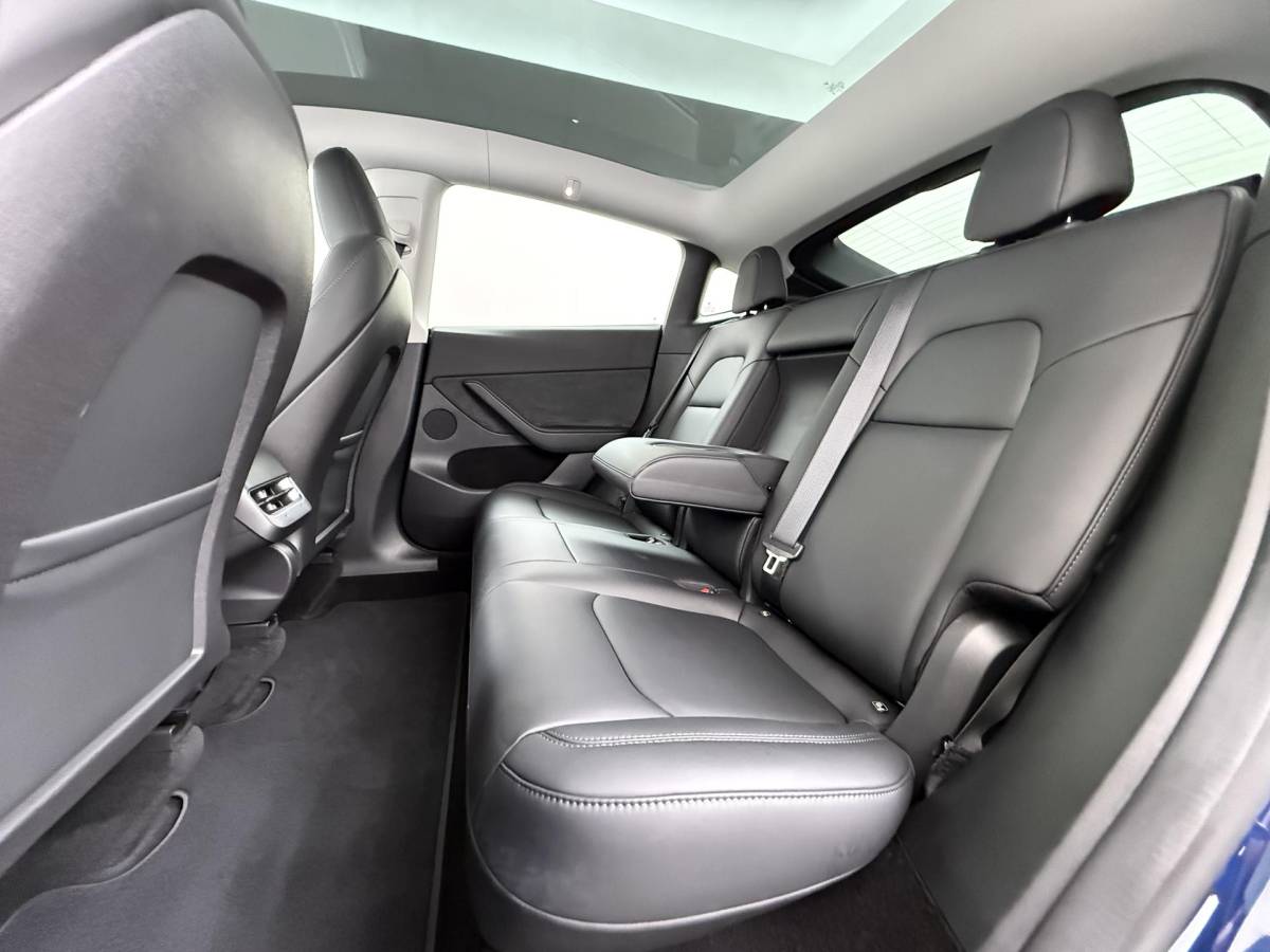 Tesla Model Y Tesla Model Y Long Range AWD 75 kWh 1E EIGENAAR | ORIGINEEL NL AUTO | SOH 97% | RIJKLAAR GELEVERD | TESLA FABRIEKSGARANTIE TOT 03-2027 OF 80.000 KM | TESLA GARANTIE ACCU + AANDRIJFLIJN T/M 03-2031 OF 192.000 KM