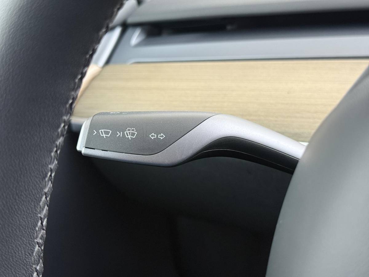 Tesla Model Y Tesla Model Y Long Range AWD 75 kWh 1E EIGENAAR | ORIGINEEL NL AUTO | SOH 97% | RIJKLAAR GELEVERD | TESLA FABRIEKSGARANTIE TOT 03-2027 OF 80.000 KM | TESLA GARANTIE ACCU + AANDRIJFLIJN T/M 03-2031 OF 192.000 KM