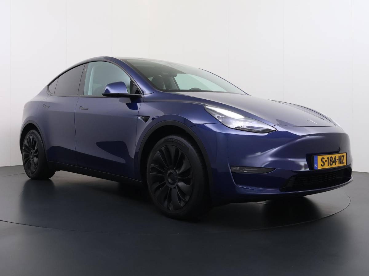 Tesla Model Y Tesla Model Y Long Range AWD 75 kWh 1E EIGENAAR | ORIGINEEL NL AUTO | SOH 97% | RIJKLAAR GELEVERD | TESLA FABRIEKSGARANTIE TOT 03-2027 OF 80.000 KM | TESLA GARANTIE ACCU + AANDRIJFLIJN T/M 03-2031 OF 192.000 KM
