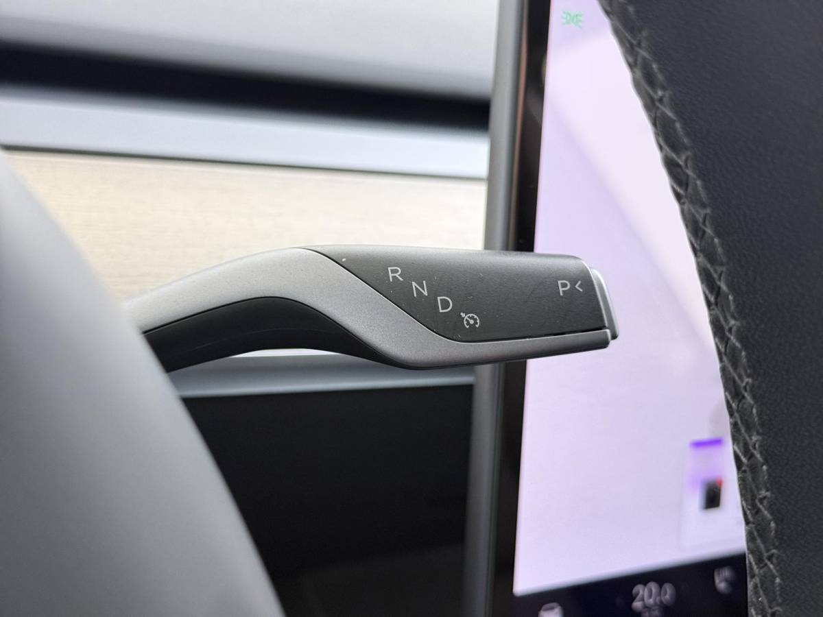 Tesla Model Y Tesla Model Y Long Range AWD 75 kWh 1E EIGENAAR | ORIGINEEL NL AUTO | SOH 97% | RIJKLAAR GELEVERD | TESLA FABRIEKSGARANTIE TOT 03-2027 OF 80.000 KM | TESLA GARANTIE ACCU + AANDRIJFLIJN T/M 03-2031 OF 192.000 KM
