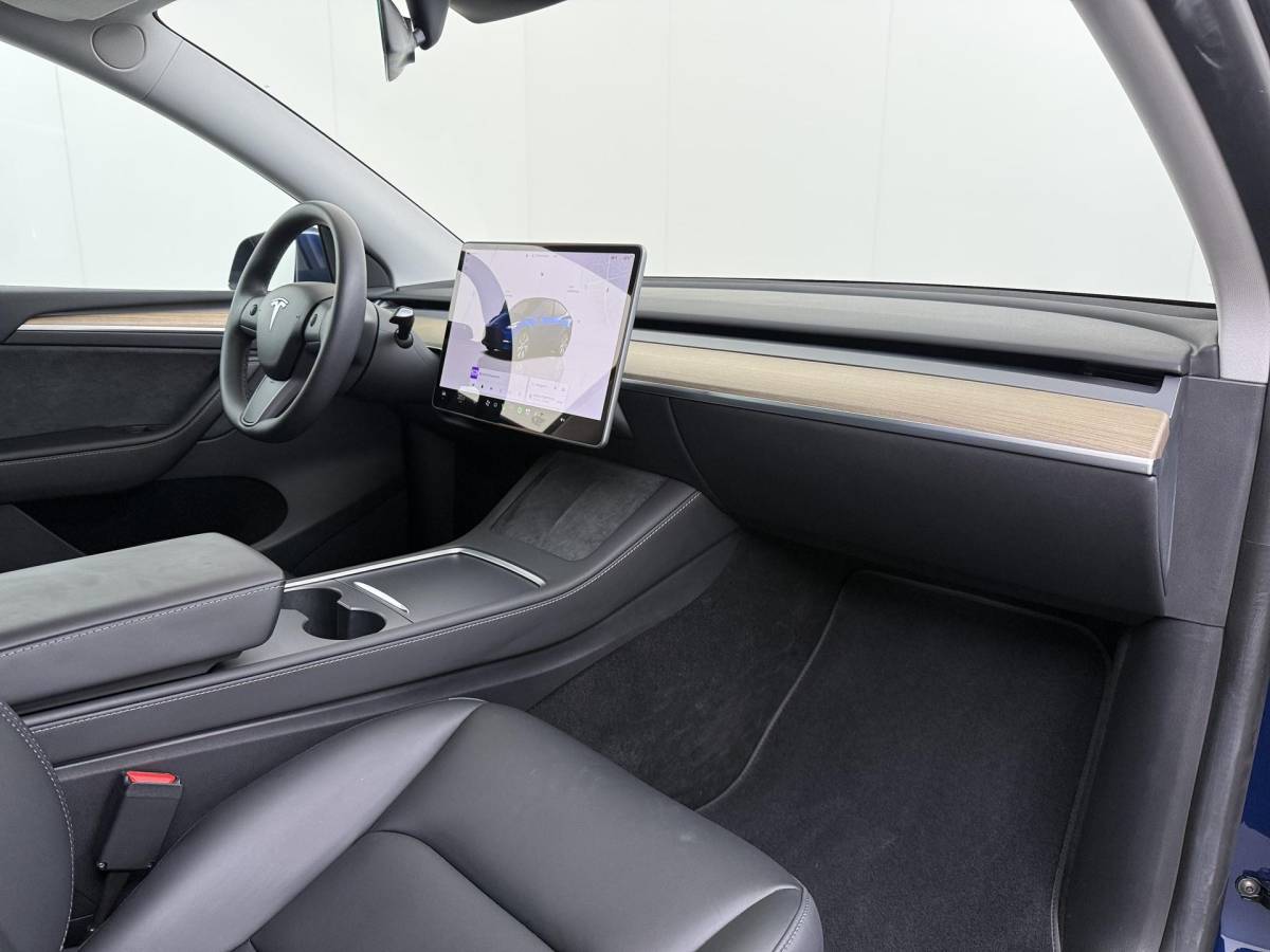 Tesla Model Y Tesla Model Y Long Range AWD 75 kWh 1E EIGENAAR | ORIGINEEL NL AUTO | SOH 97% | RIJKLAAR GELEVERD | TESLA FABRIEKSGARANTIE TOT 03-2027 OF 80.000 KM | TESLA GARANTIE ACCU + AANDRIJFLIJN T/M 03-2031 OF 192.000 KM
