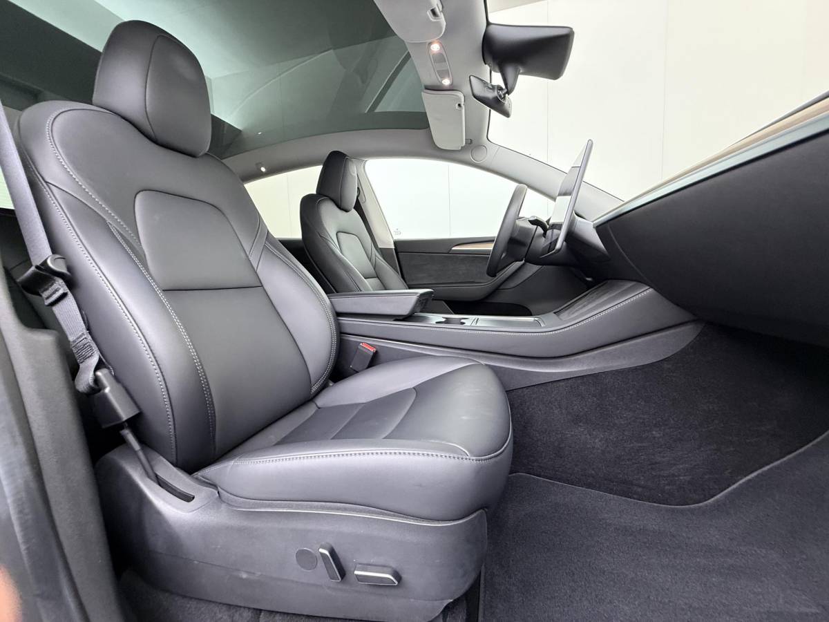 Tesla Model Y Tesla Model Y Long Range AWD 75 kWh 1E EIGENAAR | ORIGINEEL NL AUTO | SOH 97% | RIJKLAAR GELEVERD | TESLA FABRIEKSGARANTIE TOT 03-2027 OF 80.000 KM | TESLA GARANTIE ACCU + AANDRIJFLIJN T/M 03-2031 OF 192.000 KM