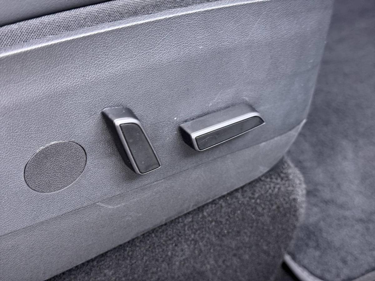 Tesla Model Y Tesla Model Y Long Range AWD 75 kWh 1E EIGENAAR | ORIGINEEL NL AUTO | SOH 97% | RIJKLAAR GELEVERD | TESLA FABRIEKSGARANTIE TOT 03-2027 OF 80.000 KM | TESLA GARANTIE ACCU + AANDRIJFLIJN T/M 03-2031 OF 192.000 KM