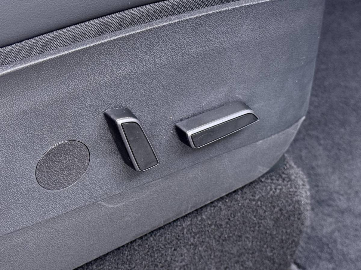 Tesla Model Y Tesla Model Y Long Range AWD 75 kWh 1E EIGENAAR | ORIGINEEL NL AUTO | SOH 97% | RIJKLAAR GELEVERD | TESLA FABRIEKSGARANTIE TOT 03-2027 OF 80.000 KM | TESLA GARANTIE ACCU + AANDRIJFLIJN T/M 03-2031 OF 192.000 KM