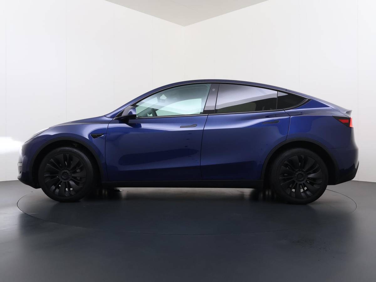 Tesla Model Y Tesla Model Y Long Range AWD 75 kWh 1E EIGENAAR | ORIGINEEL NL AUTO | SOH 97% | RIJKLAAR GELEVERD | TESLA FABRIEKSGARANTIE TOT 03-2027 OF 80.000 KM | TESLA GARANTIE ACCU + AANDRIJFLIJN T/M 03-2031 OF 192.000 KM