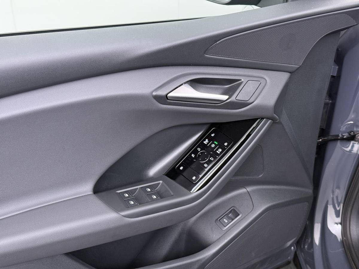 Audi Q6 e-tron Audi Q6 e-tron Launch edition 83 kWh BOMVOL! | ELEK. TREKHAAK | STOEL VERWARMING VOOR EN ACHTER | KEYLESS | 360 CAMERA | STUURVERWARMING | FABRIEKS GARANTIE TM 01-08-2027 |
