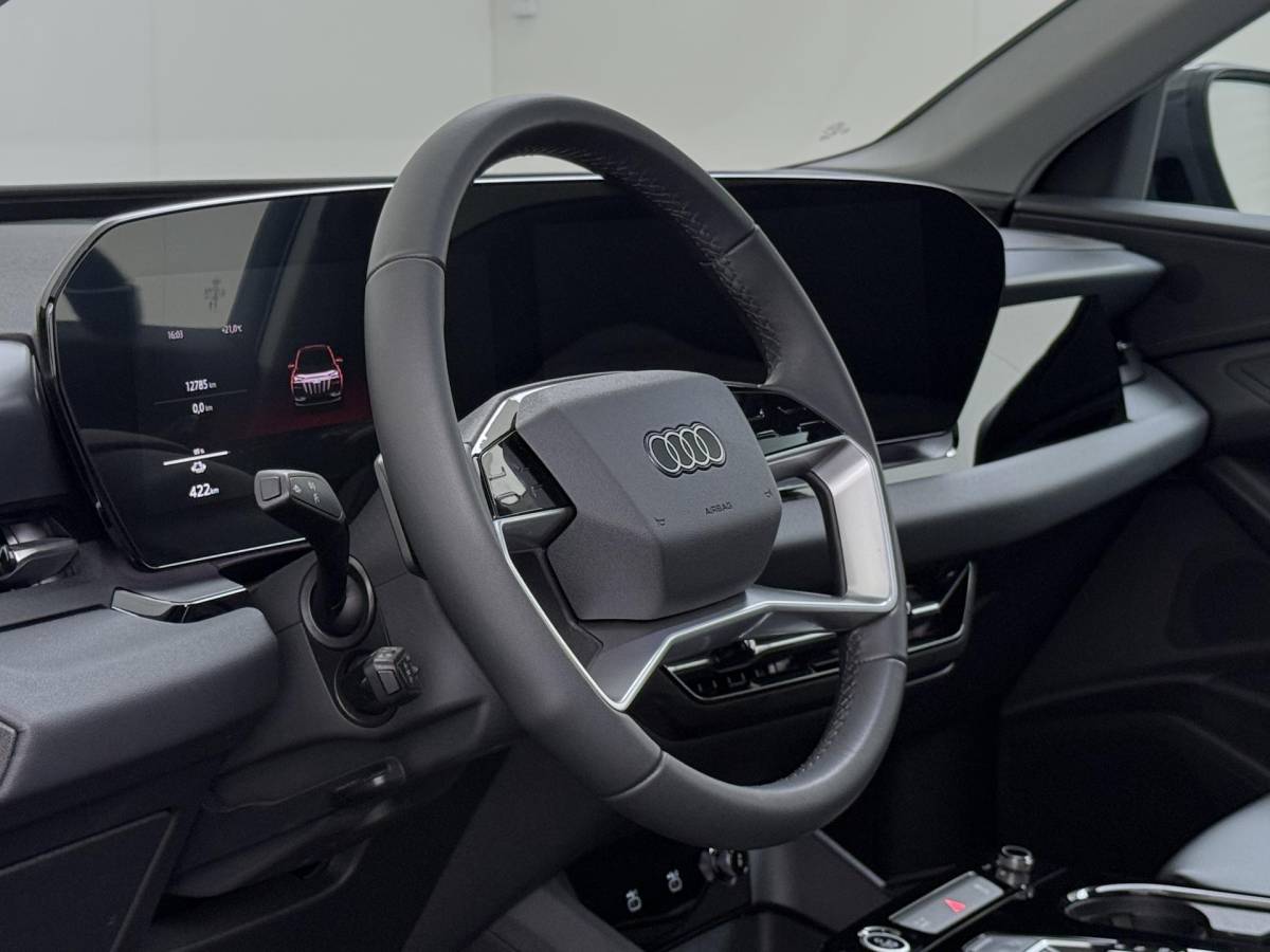 Audi Q6 e-tron Audi Q6 e-tron Launch edition 83 kWh BOMVOL! | ELEK. TREKHAAK | STOEL VERWARMING VOOR EN ACHTER | KEYLESS | 360 CAMERA | STUURVERWARMING | FABRIEKS GARANTIE TM 01-08-2027 |