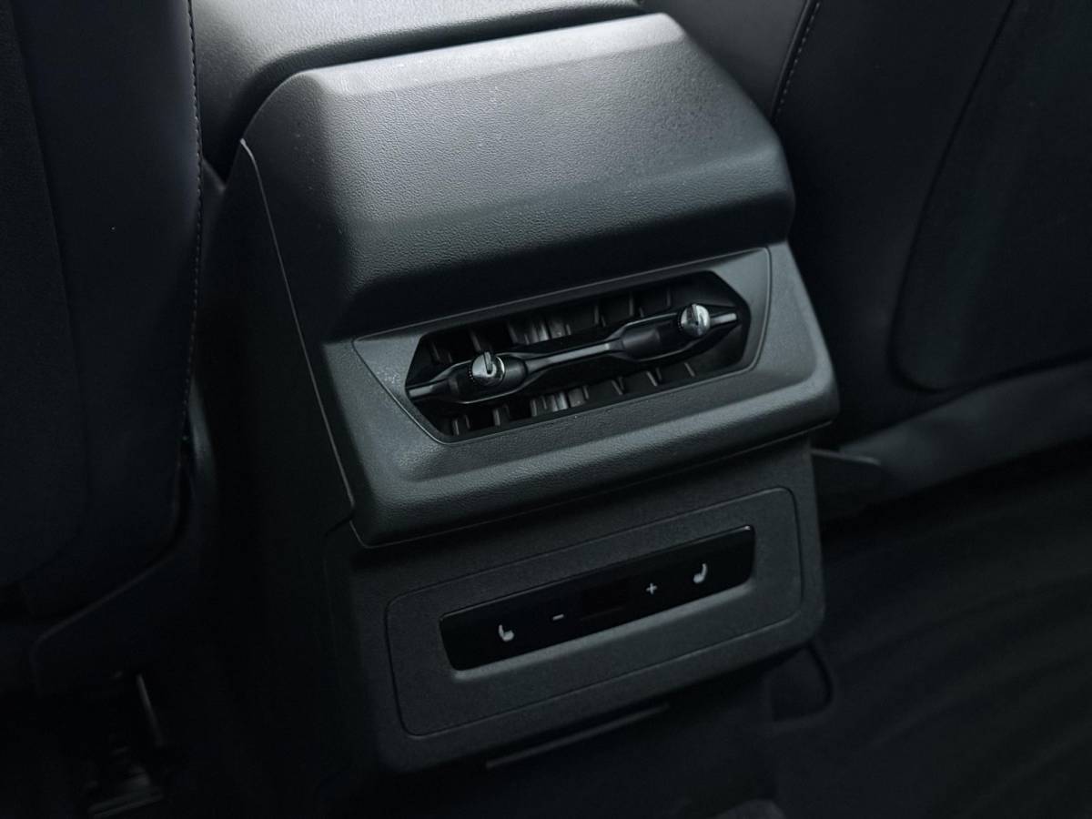 Audi Q6 e-tron Audi Q6 e-tron Launch edition 83 kWh BOMVOL! | ELEK. TREKHAAK | STOEL VERWARMING VOOR EN ACHTER | KEYLESS | 360 CAMERA | STUURVERWARMING | FABRIEKS GARANTIE TM 01-08-2027 |