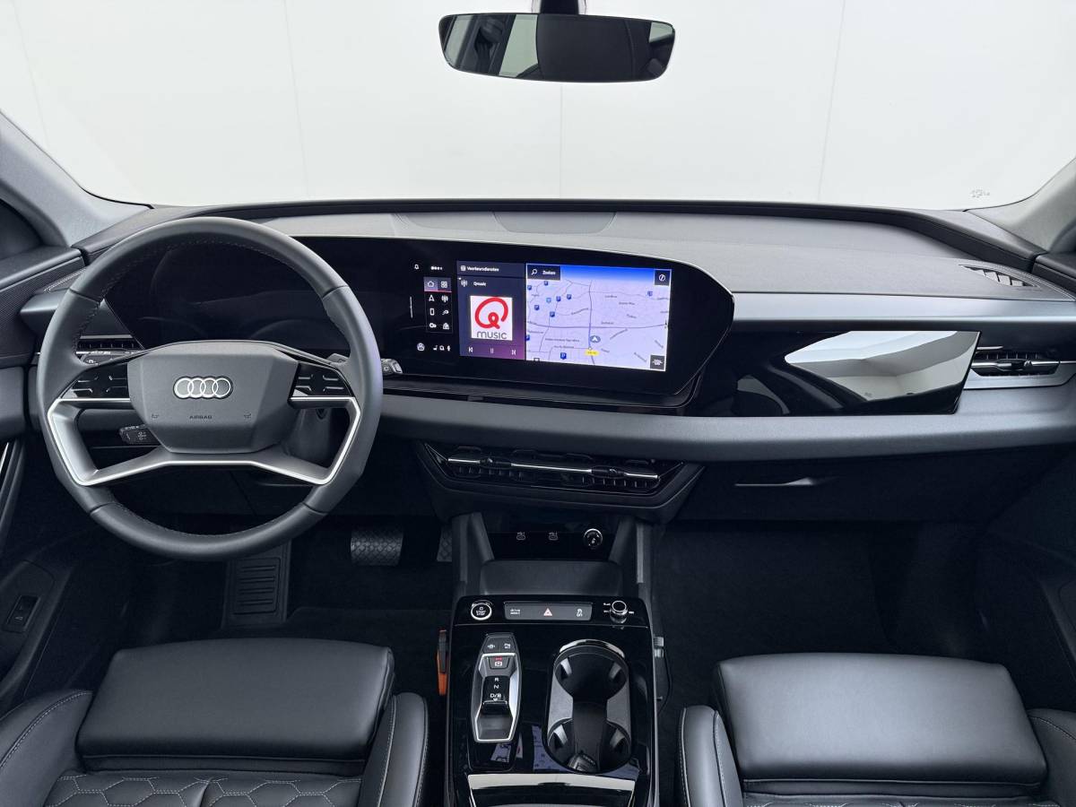 Audi Q6 e-tron Audi Q6 e-tron Launch edition 83 kWh BOMVOL! | ELEK. TREKHAAK | STOEL VERWARMING VOOR EN ACHTER | KEYLESS | 360 CAMERA | STUURVERWARMING | FABRIEKS GARANTIE TM 01-08-2027 |