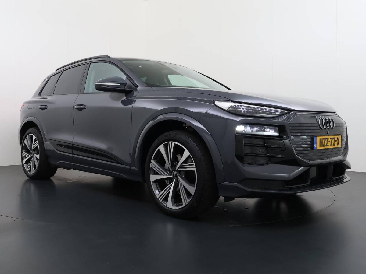 Audi Q6 e-tron Audi Q6 e-tron Launch edition 83 kWh BOMVOL! | ELEK. TREKHAAK | STOEL VERWARMING VOOR EN ACHTER | KEYLESS | 360 CAMERA | STUURVERWARMING | FABRIEKS GARANTIE TM 01-08-2027 |