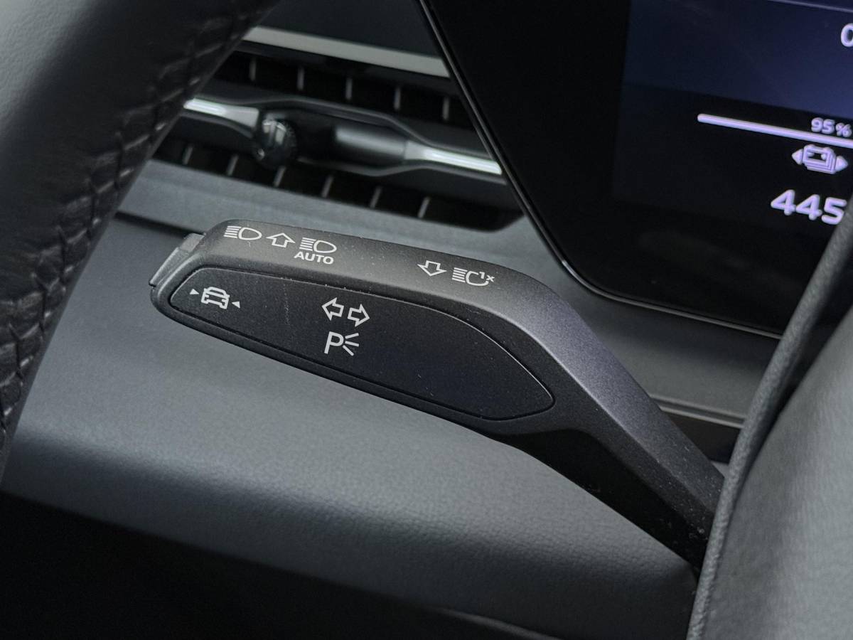 Audi Q6 e-tron Audi Q6 e-tron Launch edition 83 kWh BOMVOL! | ELEK. TREKHAAK | STOEL VERWARMING VOOR EN ACHTER | KEYLESS | 360 CAMERA | STUURVERWARMING | FABRIEKS GARANTIE TM 01-08-2027 |