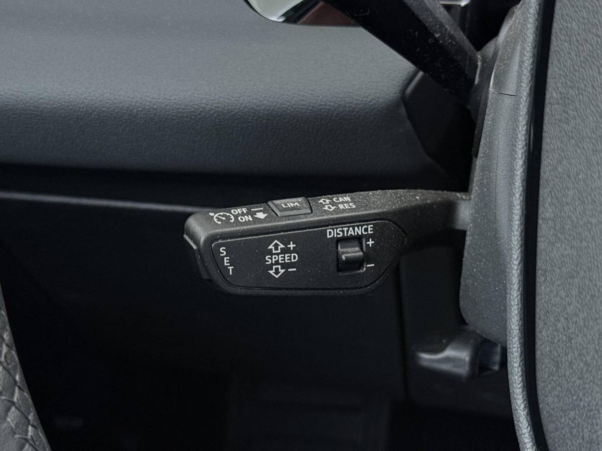 Audi Q6 e-tron Audi Q6 e-tron Launch edition 83 kWh BOMVOL! | ELEK. TREKHAAK | STOEL VERWARMING VOOR EN ACHTER | KEYLESS | 360 CAMERA | STUURVERWARMING | FABRIEKS GARANTIE TM 01-08-2027 |
