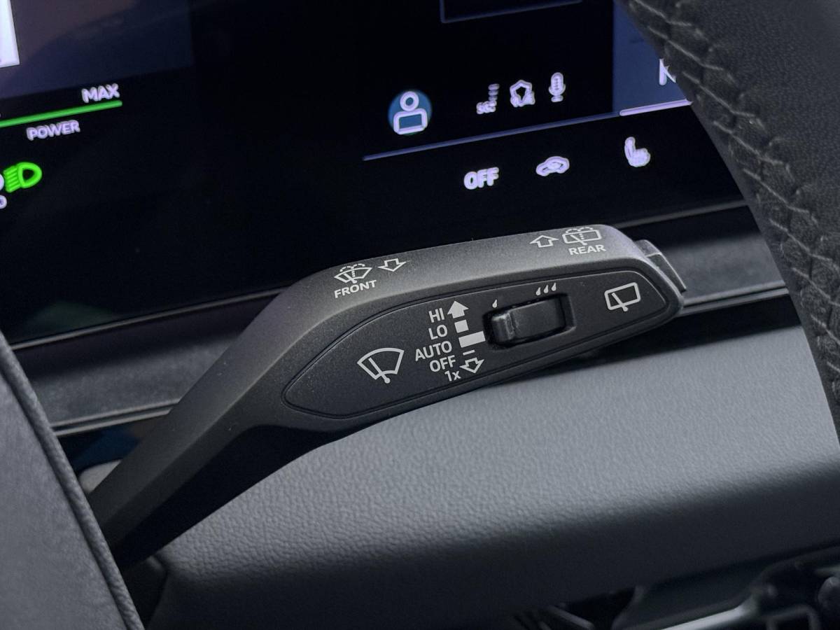Audi Q6 e-tron Audi Q6 e-tron Launch edition 83 kWh BOMVOL! | ELEK. TREKHAAK | STOEL VERWARMING VOOR EN ACHTER | KEYLESS | 360 CAMERA | STUURVERWARMING | FABRIEKS GARANTIE TM 01-08-2027 |