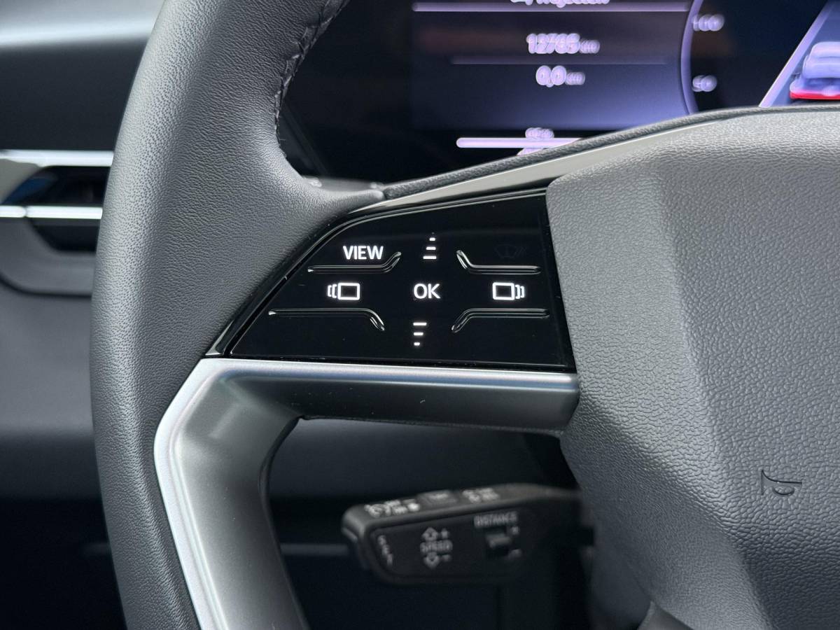 Audi Q6 e-tron Audi Q6 e-tron Launch edition 83 kWh BOMVOL! | ELEK. TREKHAAK | STOEL VERWARMING VOOR EN ACHTER | KEYLESS | 360 CAMERA | STUURVERWARMING | FABRIEKS GARANTIE TM 01-08-2027 |